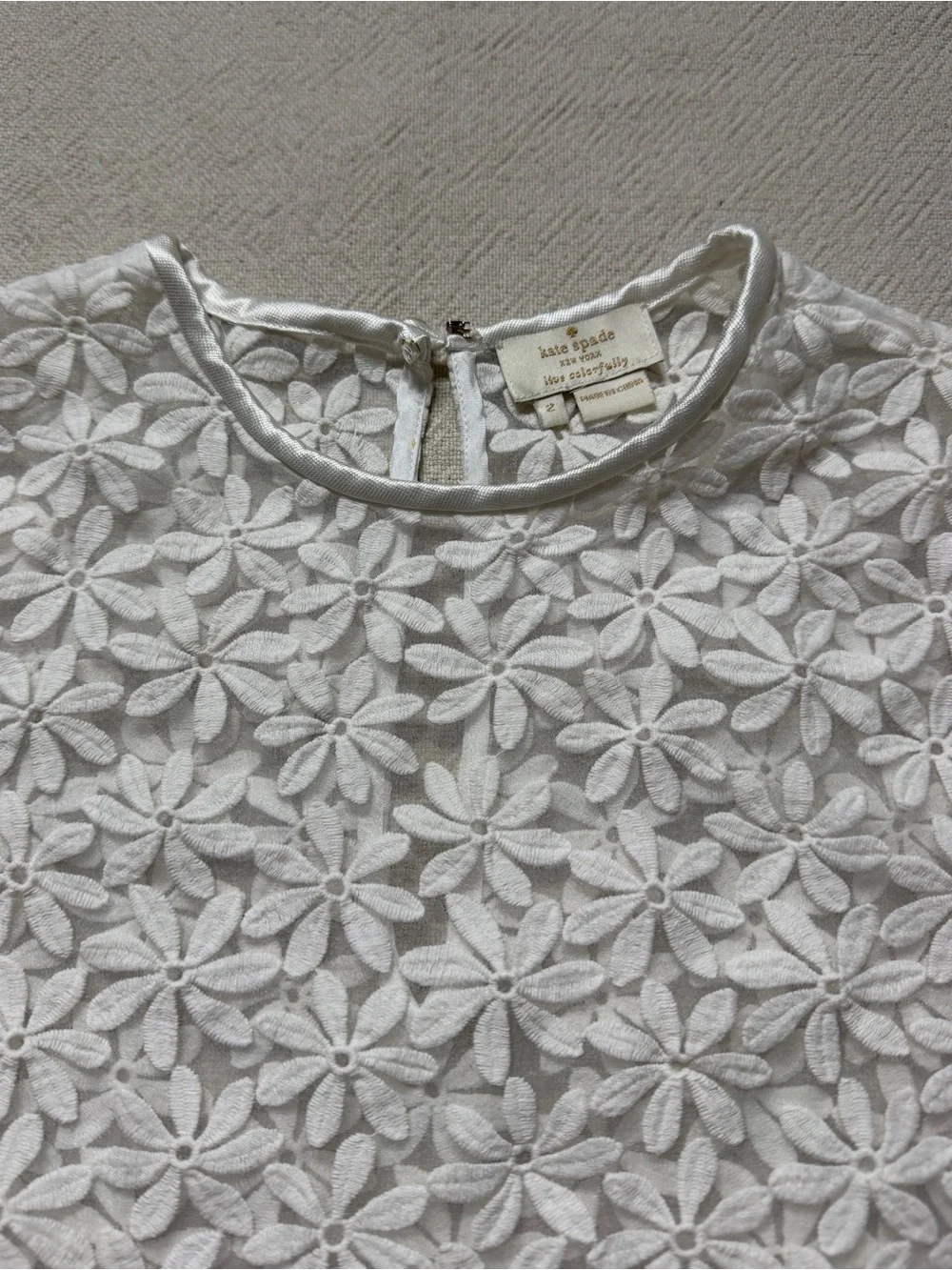 Kate Spade White Sheer Daisy Embroidered Blouse 2 Top Scalloped Hem Feminine